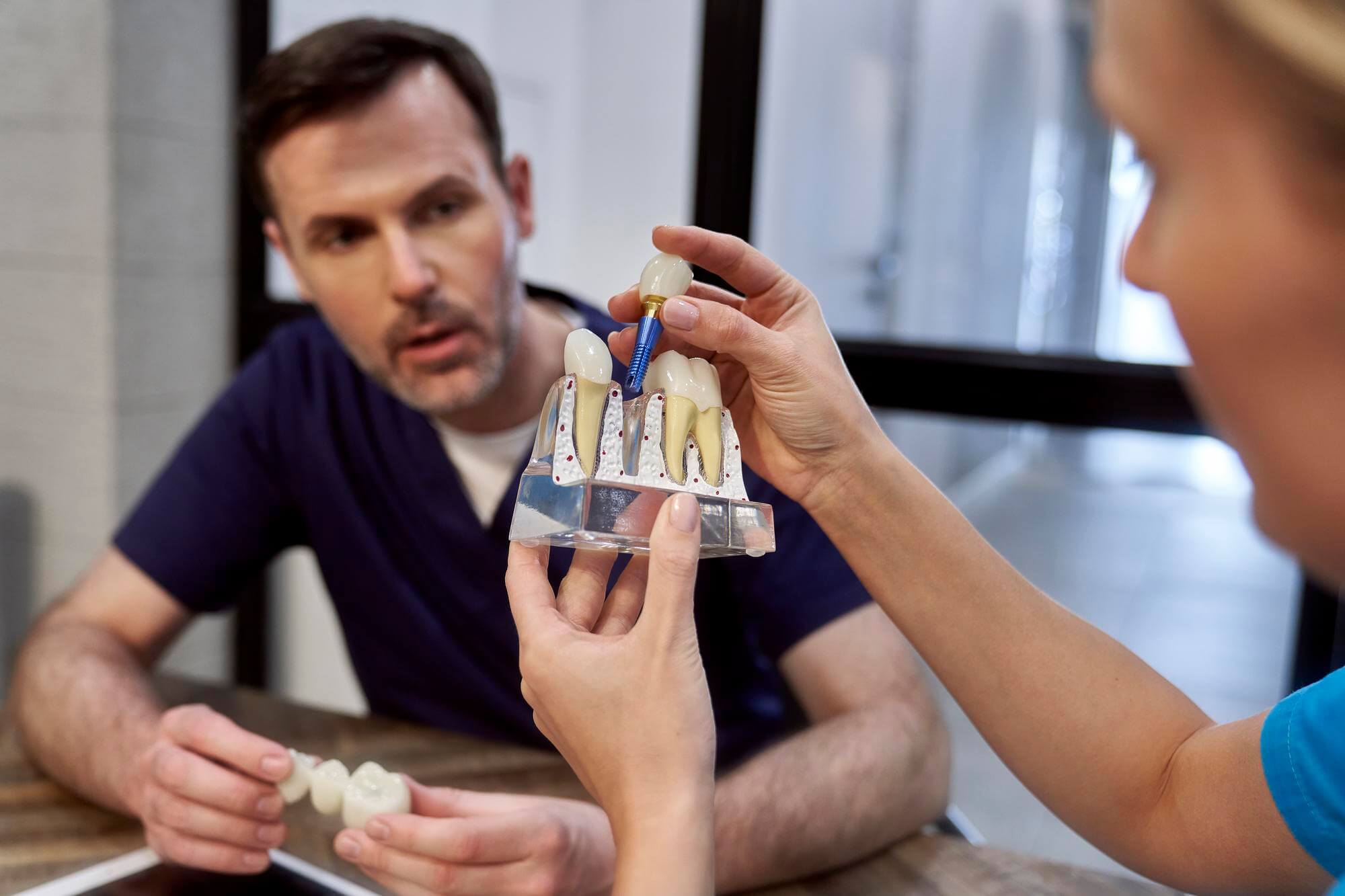 diş implantı nedir ve hangi durumlarda tercih edilir?